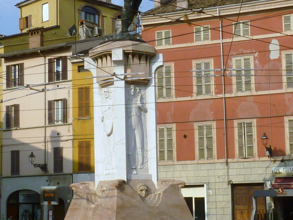 Monumento_a_Filippo_Corridoni_-_Parma